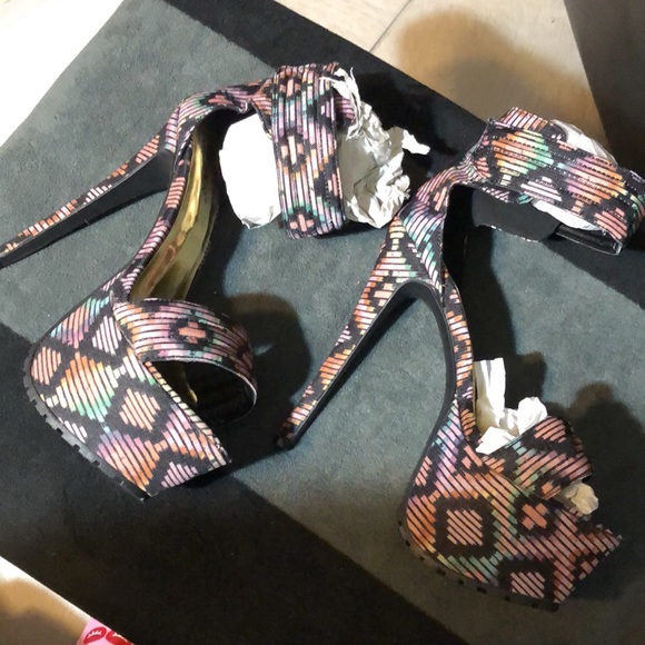 New in Box, Ladies Multi-Colored Platform Sandal w/Velcro Ankle Strap - Picture 2 of 4